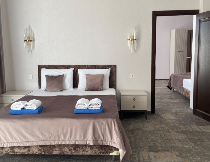 Семейный 4-местный 2-комнатный семейный (коннект) вид на горы - Отель Malibu / Малибу Гагра